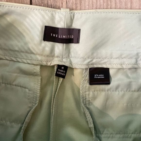 The Limited Pistachio Green Shorts Size 4 - Picture 6 of 7